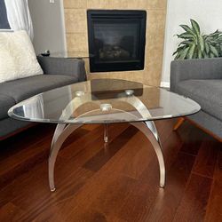 Coffee Table And End Table Set. 