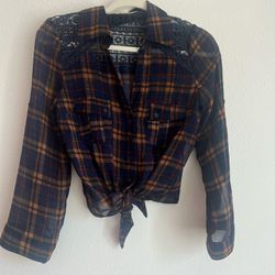 Long Sleeve Cropped Plaid Top 