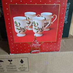 4- Pedestal Christmas  Mugs