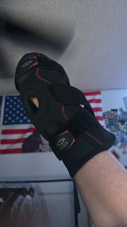 shock dock knee brace large