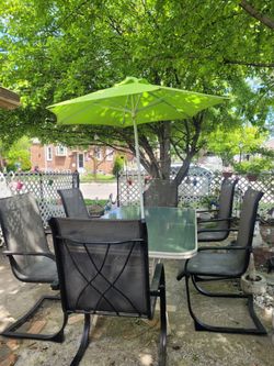 🪑🏖️🏊‍♀️Outdoor Table Glass Top set.. comes with 6 rocking chairs and umbrella & umbrella Stand 
🪑🏖️🏊‍♀️.....,,,
