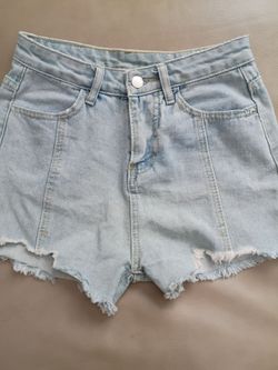 YNQ High-Waisted Light Wash Denim Shorts - Size (M)