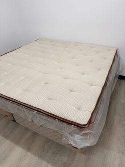 Duxiana king platform bed set