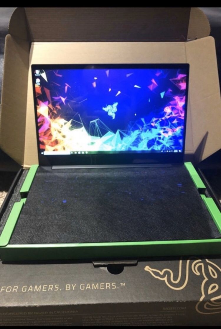 Razer Blade Slealth 13” Touch screen (2019)4K i7 8th gen 16gb RAM 512gb