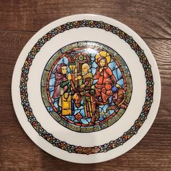 NOEL VITRAIL "NO ROOM AT THE INN" 8 1/2" PLATE W/COA D'ARCEAU-LIMOGES 1977, perfect condition