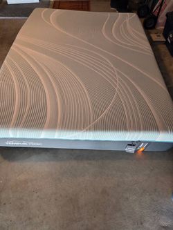 Tempur-Pedic Memory Foam Queen Mattress