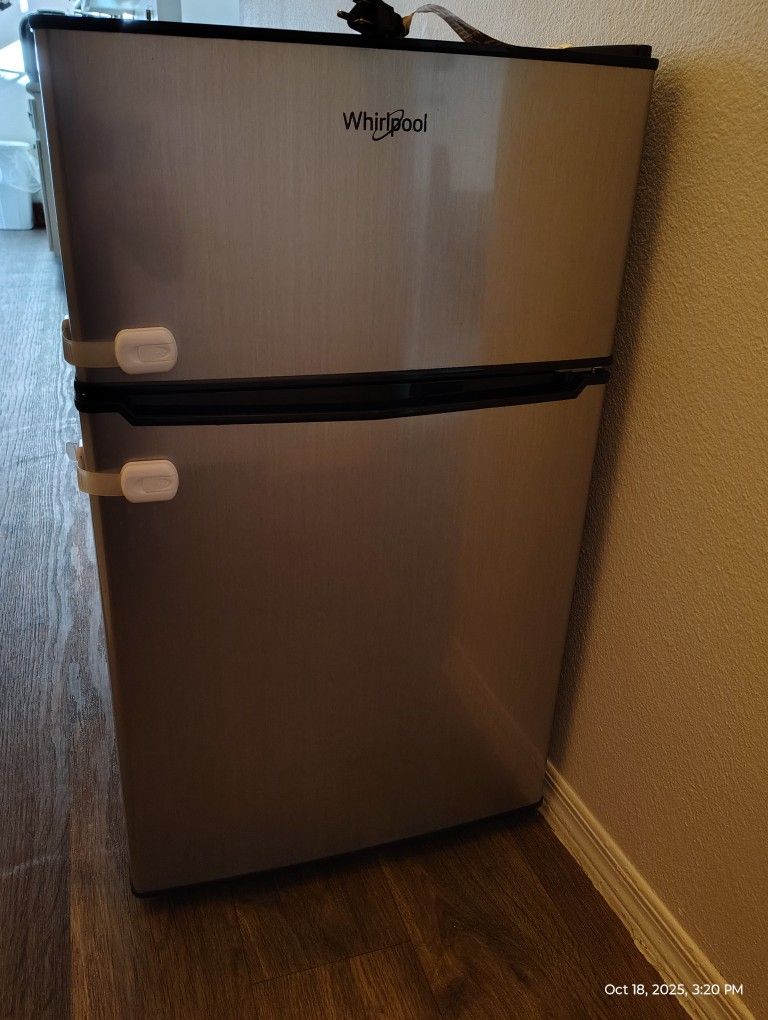 Whirlpool 3.1 cu ft Mini Refrigerator Stainless Steel WH31S1E: Energy Star Certified Dorm Fridge, Reversible Door