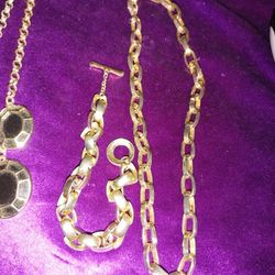 Classy Black And gold tone Collar Necklace. Also Gold Chain And Bracelet To Mix And Match.Nice!!