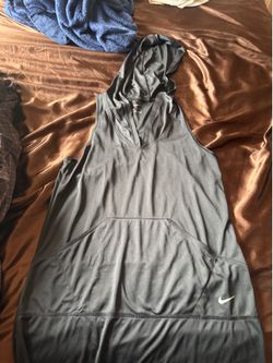 ( M )Nike beach dress with a hoodie