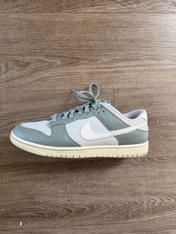 Nike Dunk Mica Green Men’s Size 11