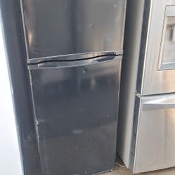 STUDIO SIZE REFRIGERATOR.  (DELIVERED)