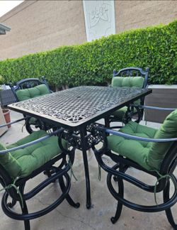 Good Quality high dining set with 4 Barstools chairs /outdoor Furniture/Cash Only