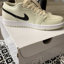 Woman Air Jordan 1 Low