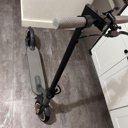 NAVIC T5 Electric Scooter