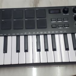 Akai Professional MPK Mini MK3 - 25 Key USB MIDI Keyboard Controller With 8 Backlit Drum Pads, 8 Knobs, Music Production Software and Native Instrumen