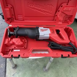 📌Milwaukee 12 Amp SAWZALL Reciprocating Saw with Case) 👉PRECIO FIRME NO MENOS👉$75