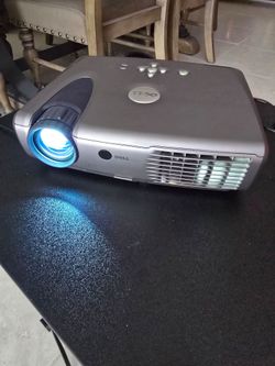 DELL Mini Projector With  Leather Bag. Excellent Condition