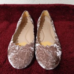 CHLOE Blush Pink Crushed Velvet LAUREN Scallop Edge Ballet Flats 39

. The heels are composed of golden brown stacked wood and the bottom soles are co
