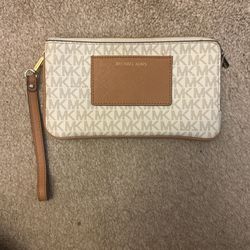 Used Michael Kors Wristlet