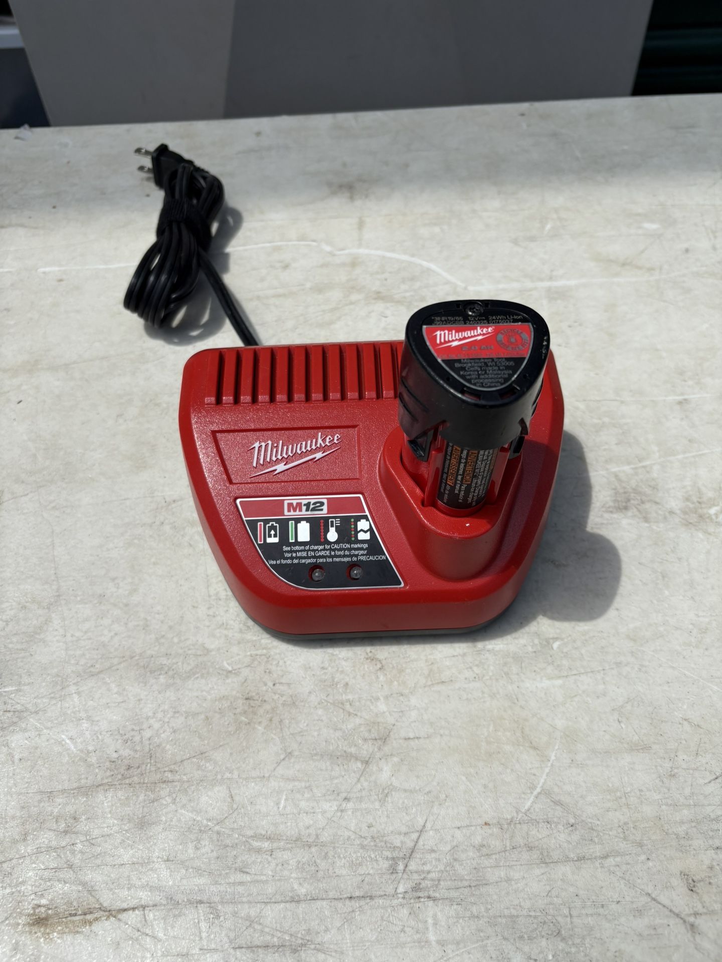 Milwaukee M12 Battery Charger
