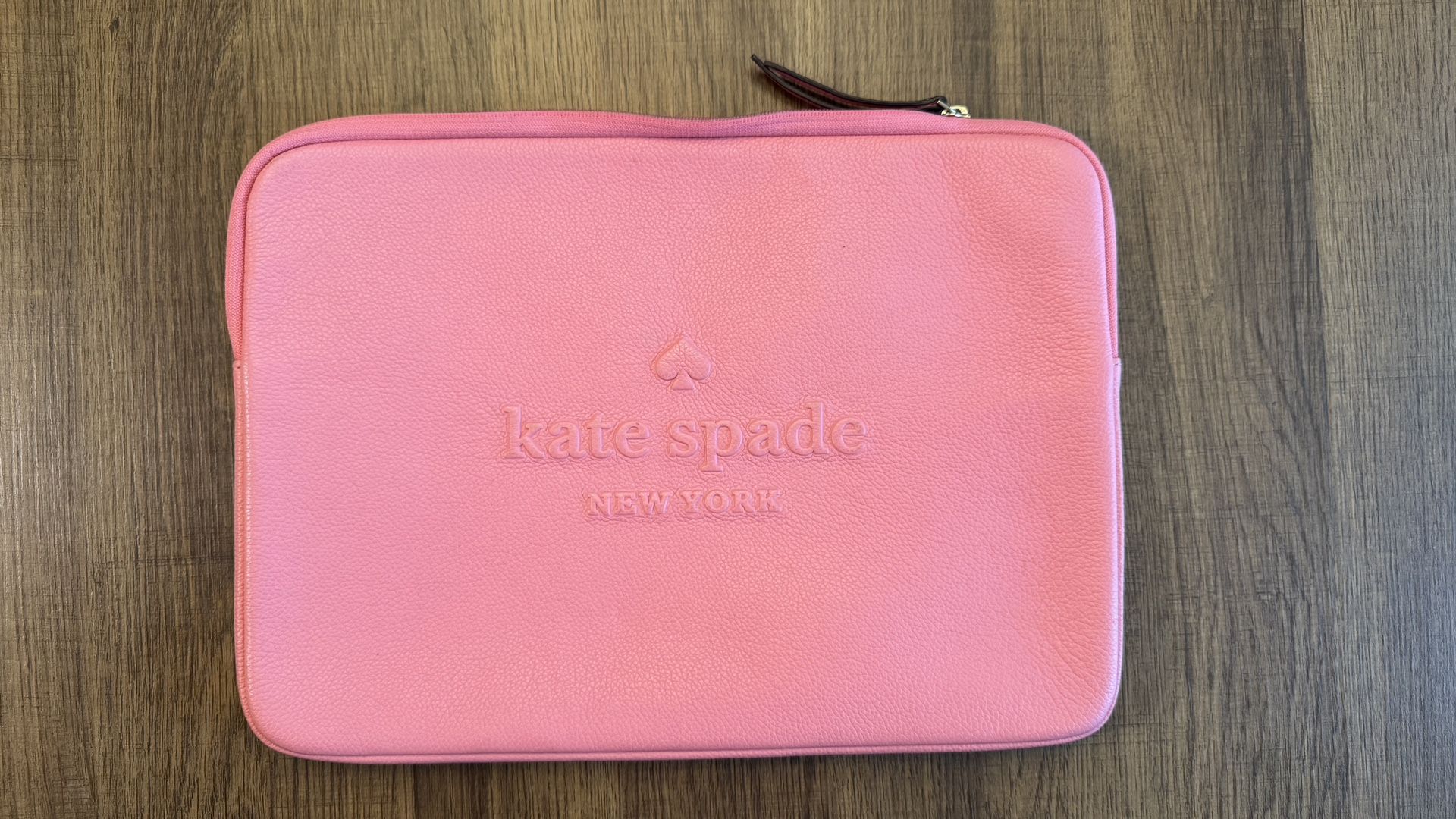 💼 Kate Spade NY Laptop Sleeve – Pink Pebbled Leather – $45 (OBO)