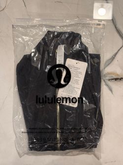 Black and Gold zipper Lululemon Define Jacket Luon size 4