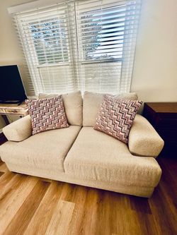 Loveseat great condition!