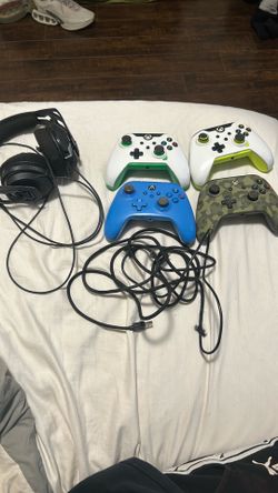 4 Xbox one controllers all working