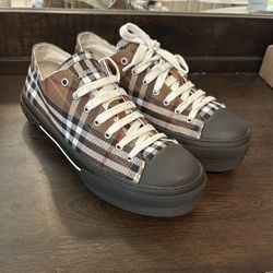 Burberrys Size 9.5