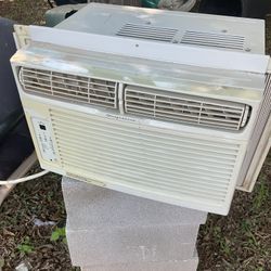 Frigidaire 6500 btu air conditioner. Turn it on before you buy it  