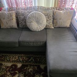 A VERY VERY  clean sofa from  a none smoking  home 🏡
