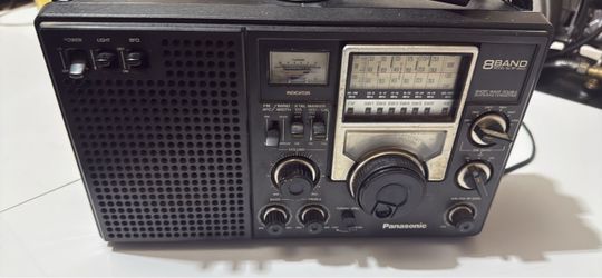 Panasonic RF-2200 8-Band Shortwave Radio