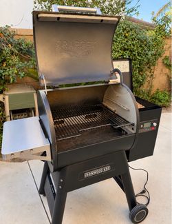 Traeger Ironwood 650 WiFi Pellet Grill & Smoker + Cover
