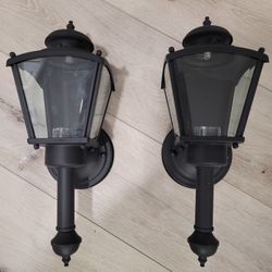 2 Outdoor Decorative Light Fixtures 