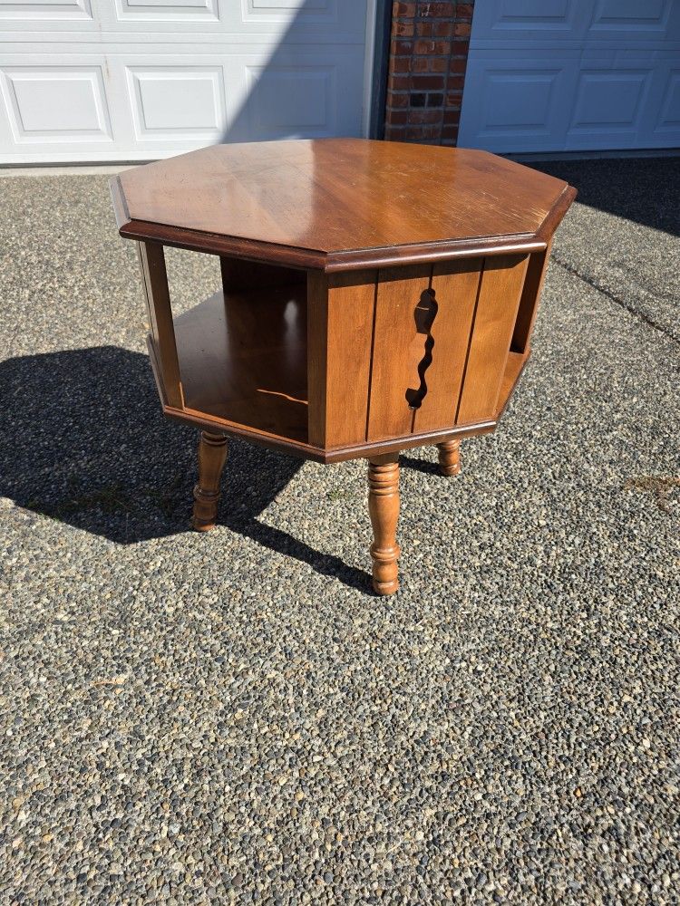 70s Style Swivel Table (Free)