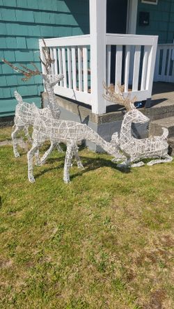 3 Decorative Light Up Reindeer
