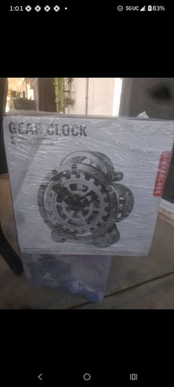 Kikkerland Gear Clock