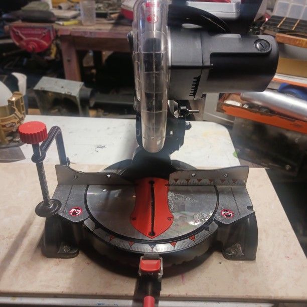 Black And Decker 10" Compound Miter Saw