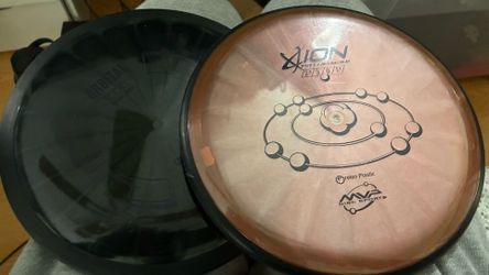 2 Frisbee Discgolf Discs 