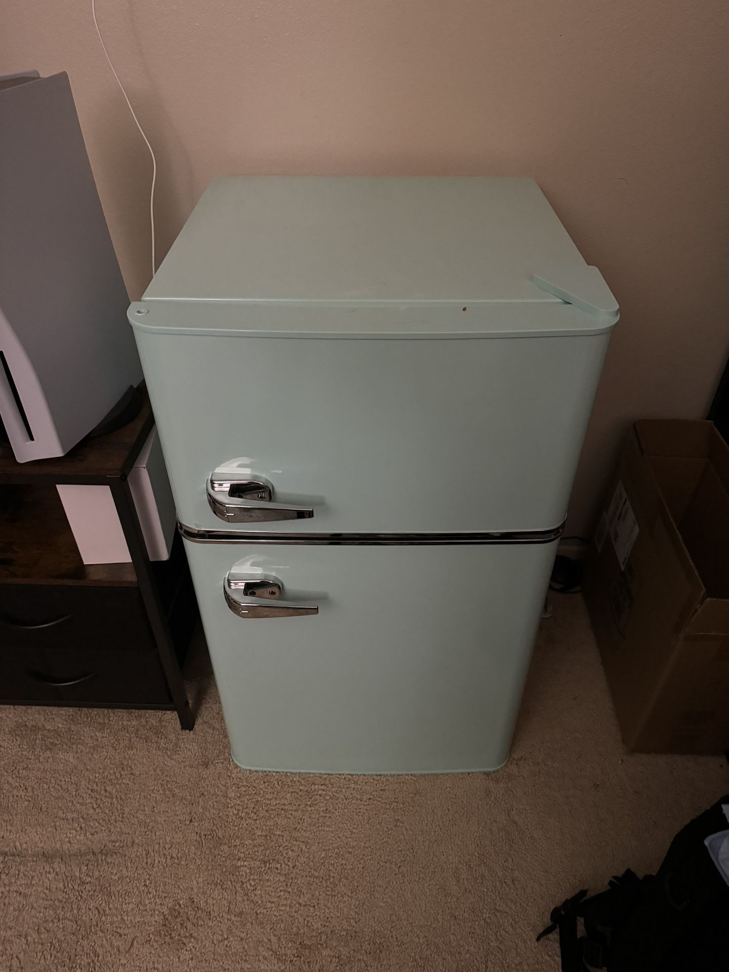 Mini Fridge - Insignia