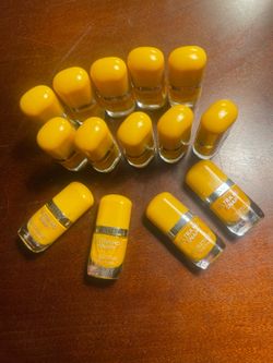 Revlon ultra Hd snap    Nail polish #010 marigold maven bouquet de calendula