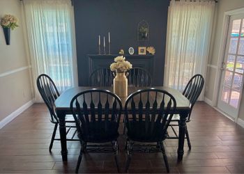 Beautiful Dining  Table and 6 chairs