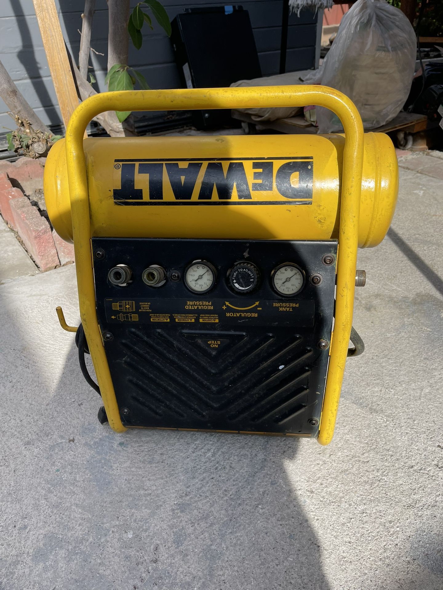 Dewalt 4.5 Gal. Electric Air Compressor