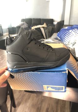 Men’s work shoes size 7