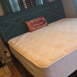 King Size Bed With Pillowtop Mattress And Turquoise Color Headboard Platform Bed Frame Pick Up In Escondido  / Cama King Completa 