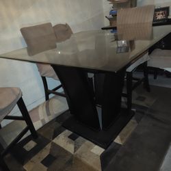 Dinning Table With 4 Chairs $150