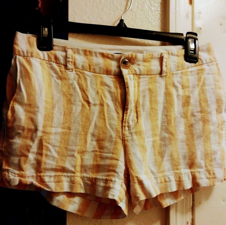 Ladies Old Navy Size 2 Shorts