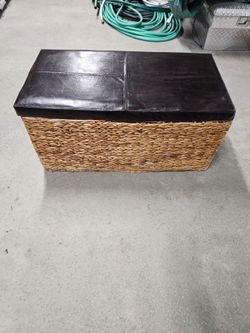 NICE WICKER STORAGE BOX