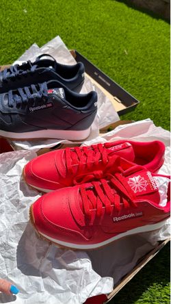 ✨Vintage Reebok(s)  Mint New in Box Gold letter Reebok
