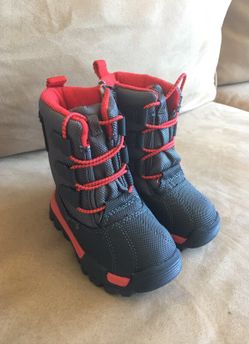 Boy OshKosh Toddler size 6 boots! Asking 20